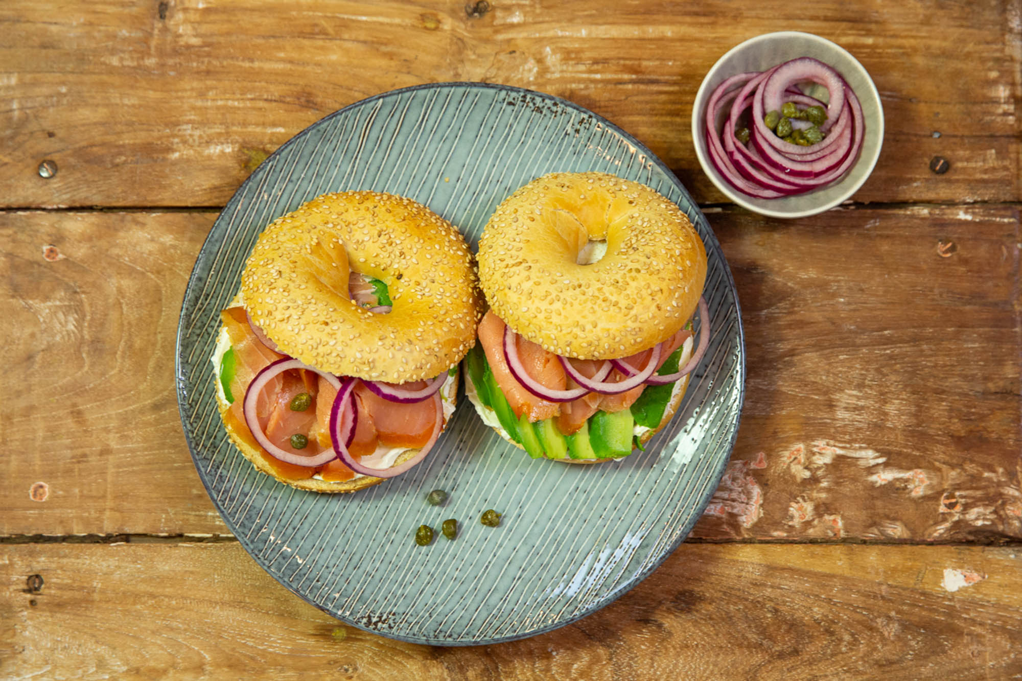 Bagel mit geräuchertem Wildlachs, Frischkäse &amp; Avocado | Kaufnekuh ...