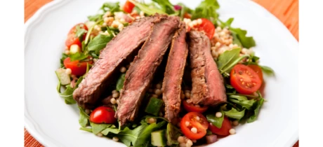 Parelcouscous salade met biefstuk