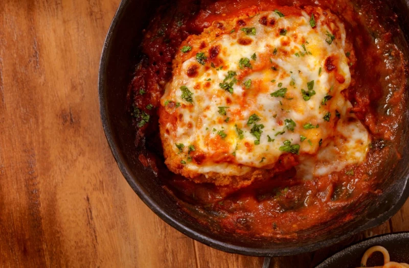 Kip Parmigiana (Chicken Parmesan)