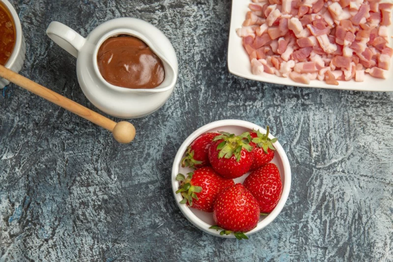 Varkensspek met honing en chocolade