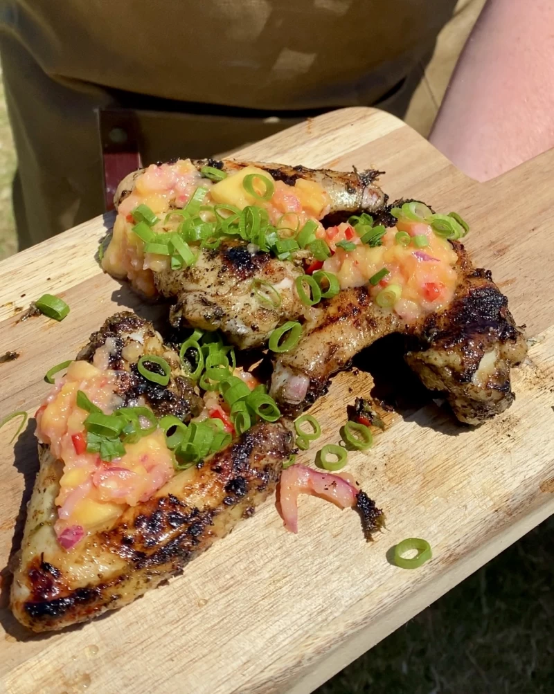 Jamaicaanse kippenpoten met mangosalsa