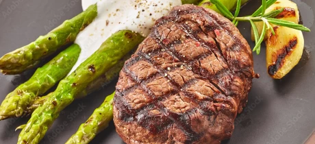 Kogelbiefstuk met asperges en parmezaanse kaas