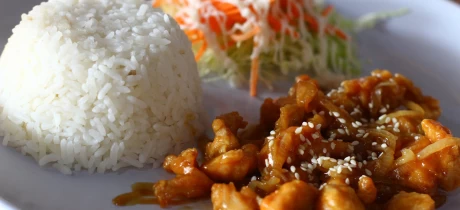 Nasi met kipsate