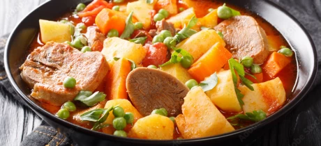 Rundertong in tomatensaus