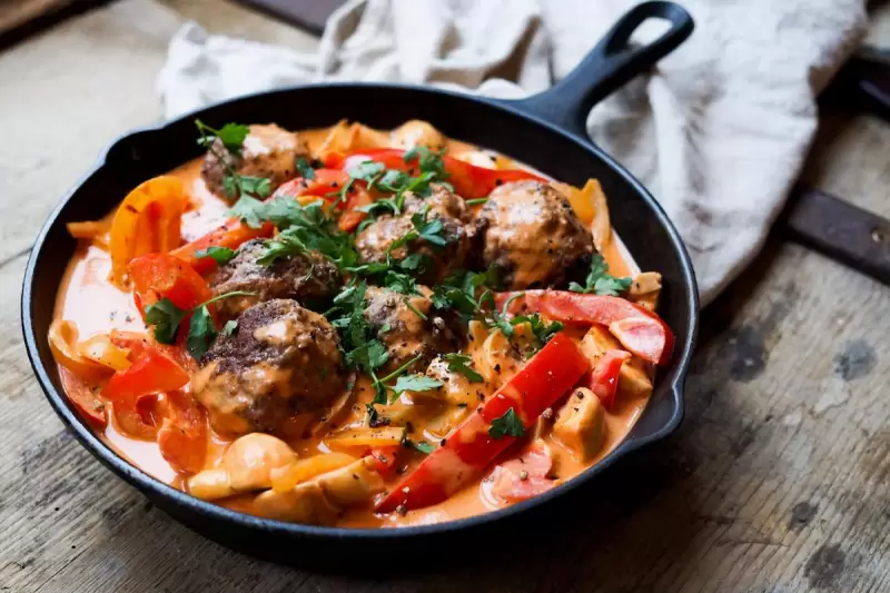 Beef Stroganoff with meatballs