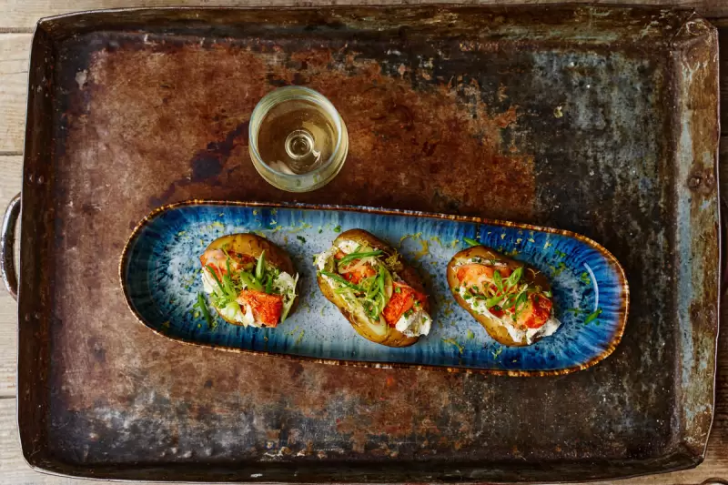 Gepofte aardappel met gerookte wilde (sockeye) zalm