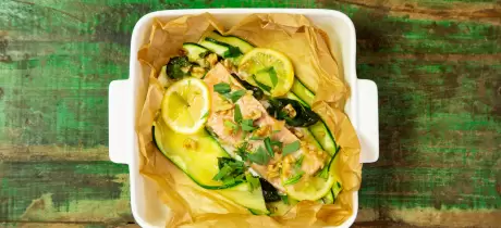 Zalm “en papillotte” met courgette