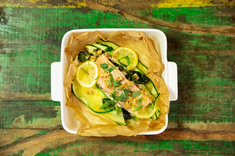 Zalm “en papillotte” met courgette