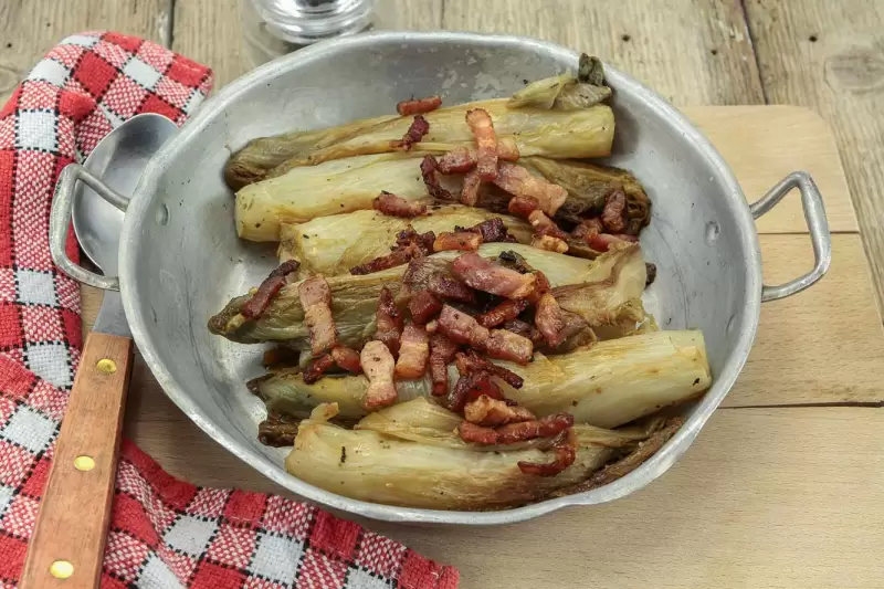 Endives braisées aux lardons