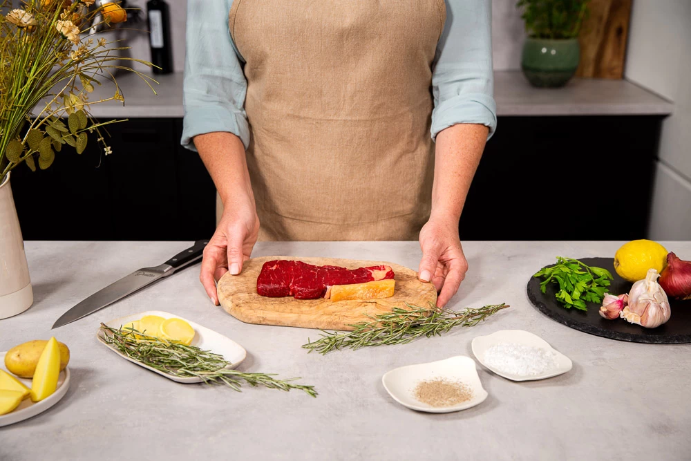 Haal de entrecote een half uur voor het koken uit 