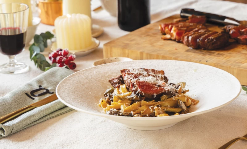 Entrecôte met tagliatelle en roomsaus