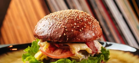 Wagyu burger met kaas en spek