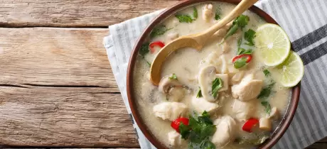 Thaise kippensoep met groene curry