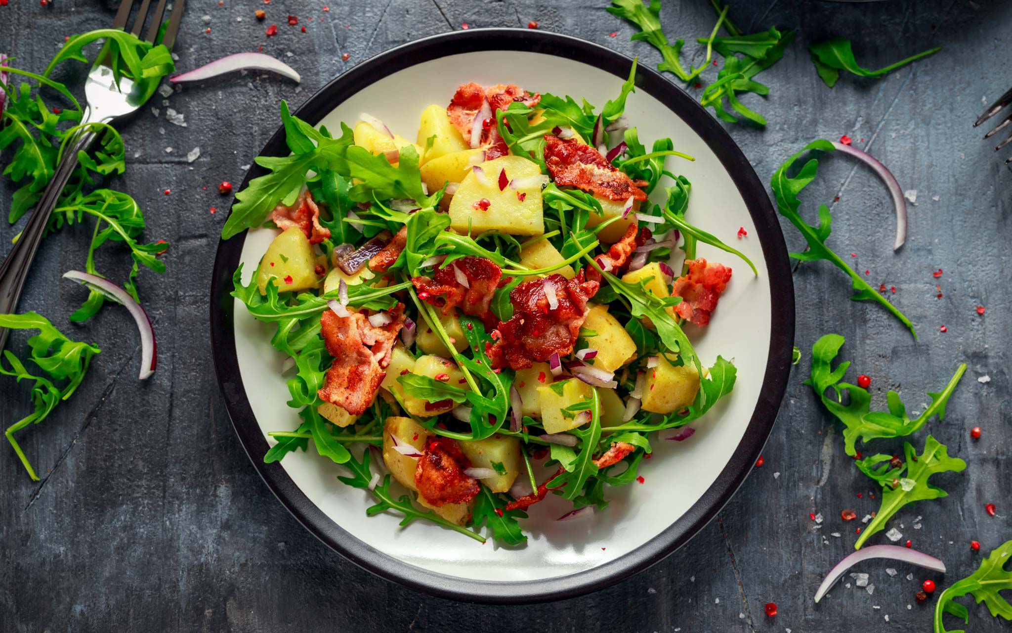 Salade de poitrine de porc grillée et pommes de terre