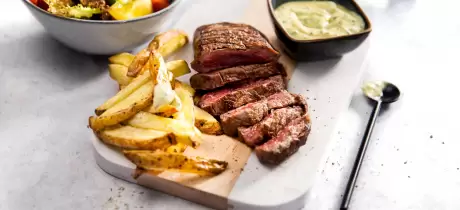 Biefstuk met frites en Béarnaisesaus