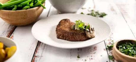 Minute steaks met champignonsaus