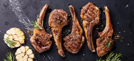 Côtelettes d'agneau grillées aux épices