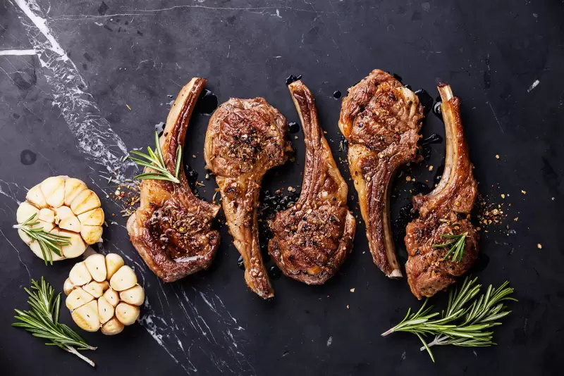 Côtelettes d'agneau grillées aux épices