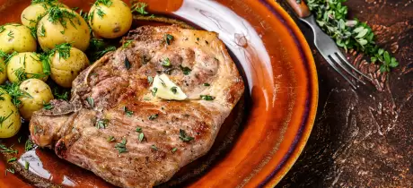 Côte d'échine et pommes de terre vapeur