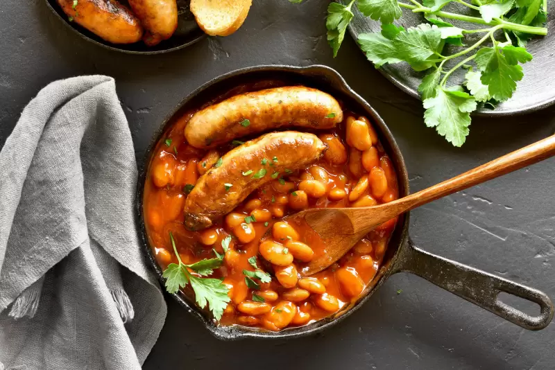 Saucisse et haricots blancs à la tomate