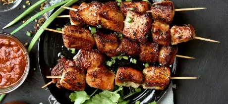 Brochettes de porc mariné
