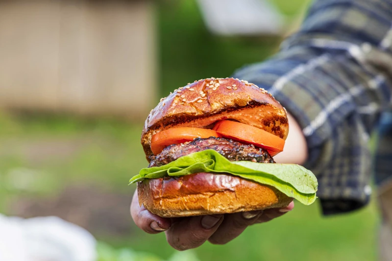 Hamburger maken van gehakt Hamburger maken van gehakt