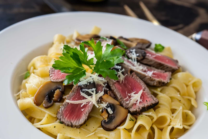 Pasta met biefstukpuntjes