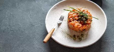 Zalmtartaar met kappertjes