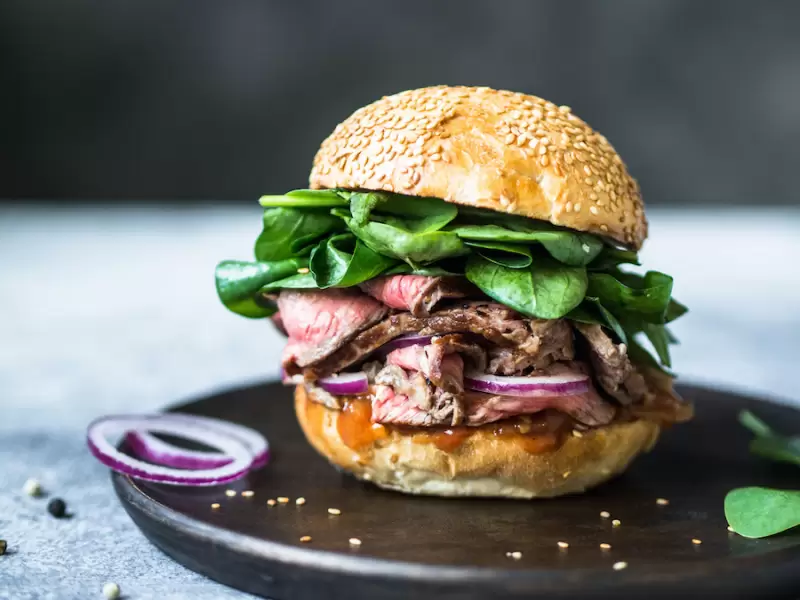 Steak sandwich met spinazie