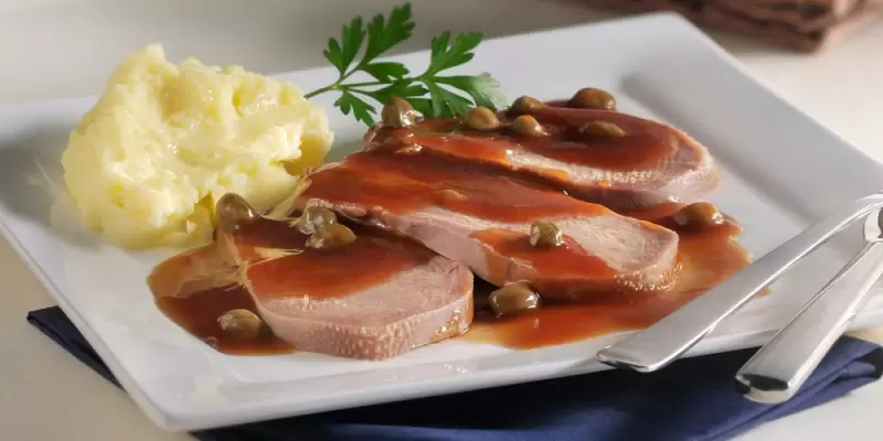 Rundertong op Franse wijze met augurkensaus