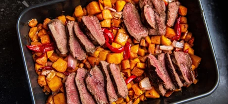 Traybake met hertenbiefstuk