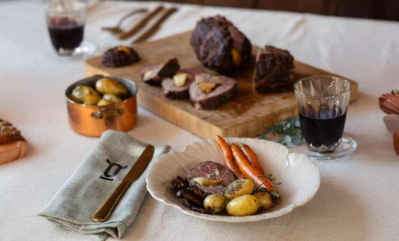 Wild zwijn rollade met gekaramelliseerde appeltjes
